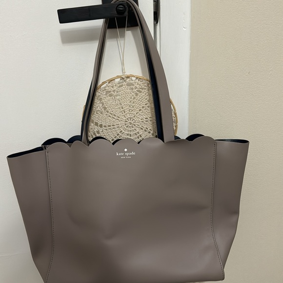 It’s an amazing size, that fit a lot of stuff. Is in excellent condition - Picture 4 of 4